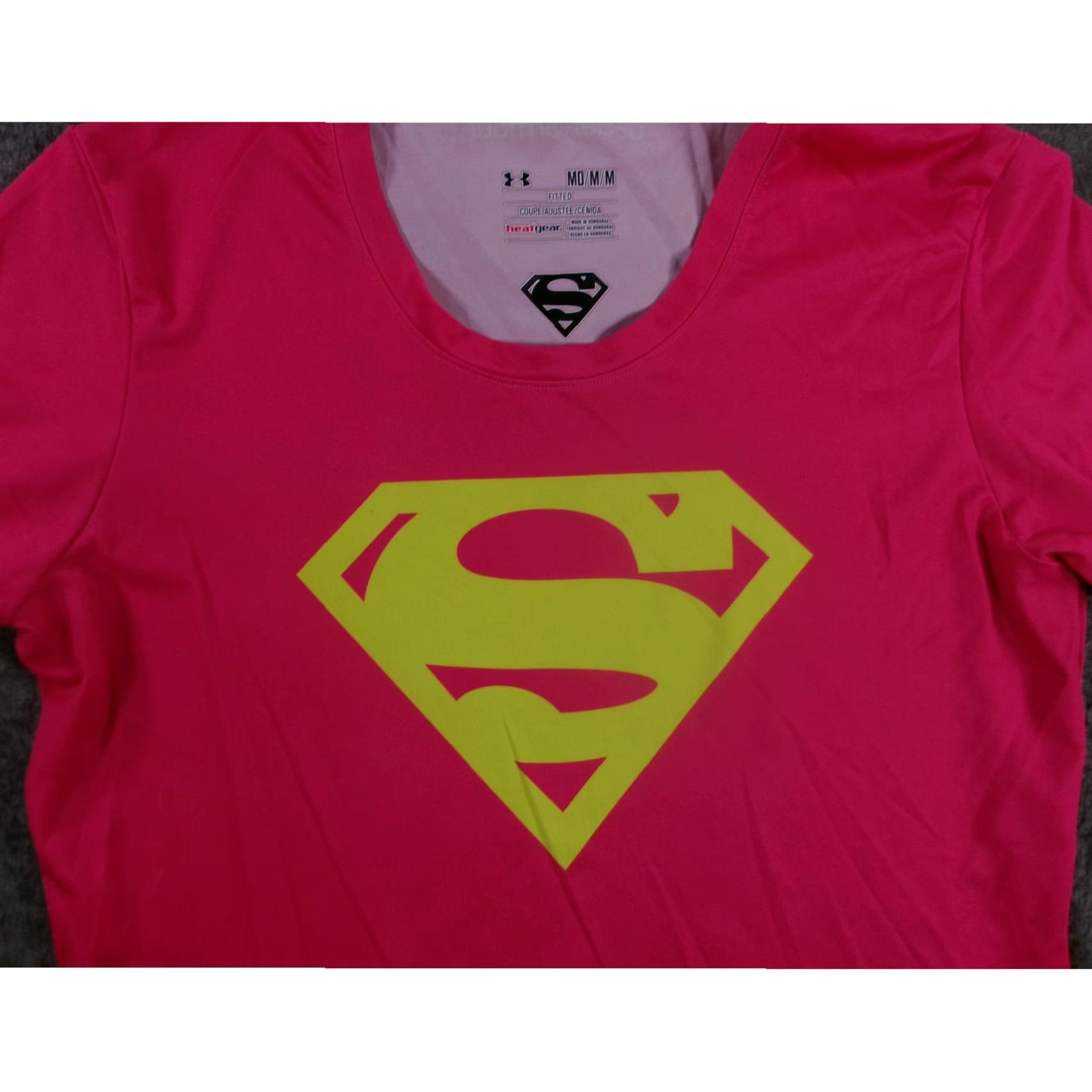 Under Armour VINTAGE Under Armour Women's T-Shirt Medium Pink Yellow Superman Graphic Crew Neck Short Sleeve Activewear Size M / US 6-8 / IT 42-44 - 2 Thumbnail