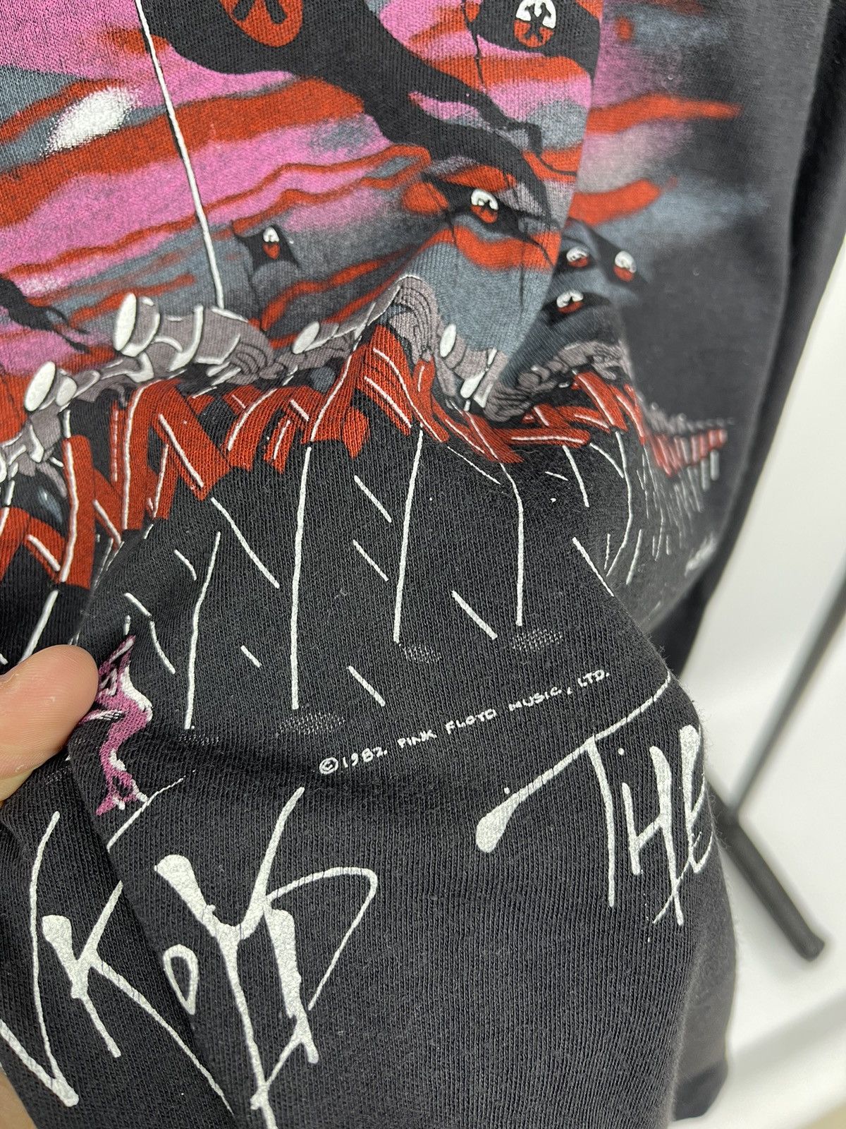 Pink Floyd Vintage 1982 Pink Floyd The Wall T-Shirt Size XL Black Rare Size US XL / EU 56 / 4 - 6 Thumbnail