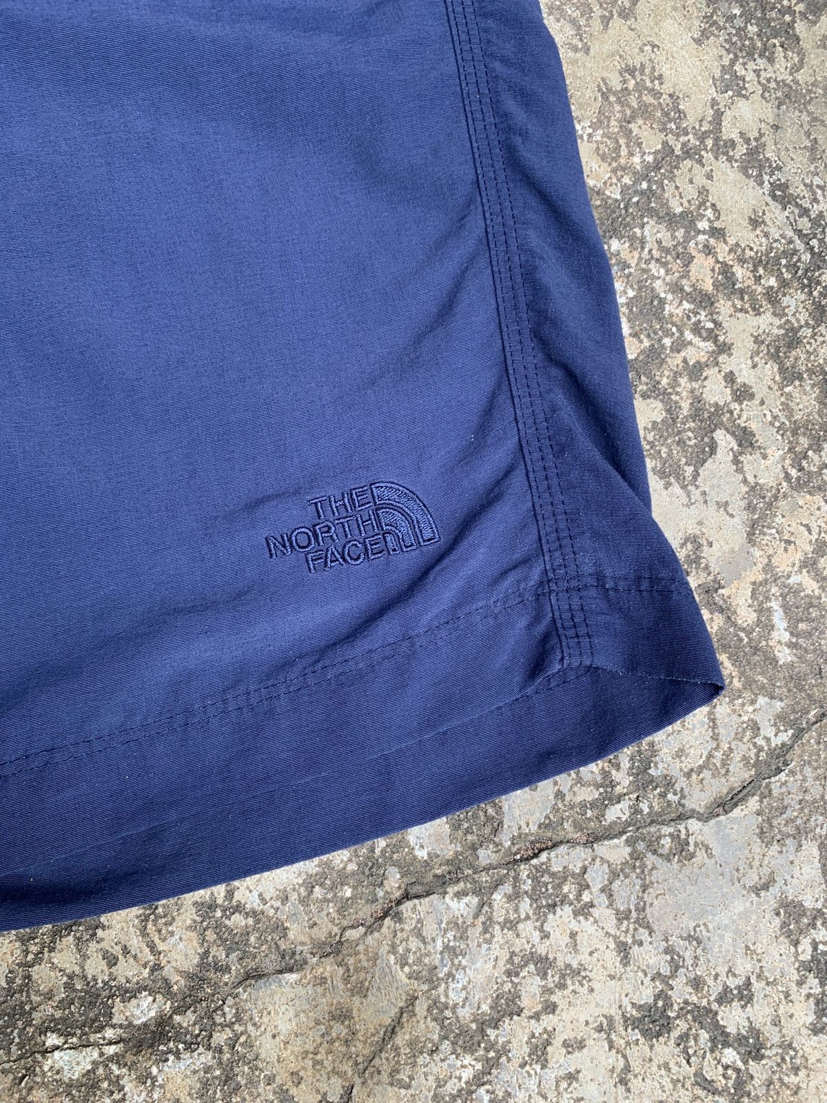 The North Face × Vintage 2000s The North Face Nave Outdoor Hiking Nylon Shortpants Size US 35 - 4 Thumbnail