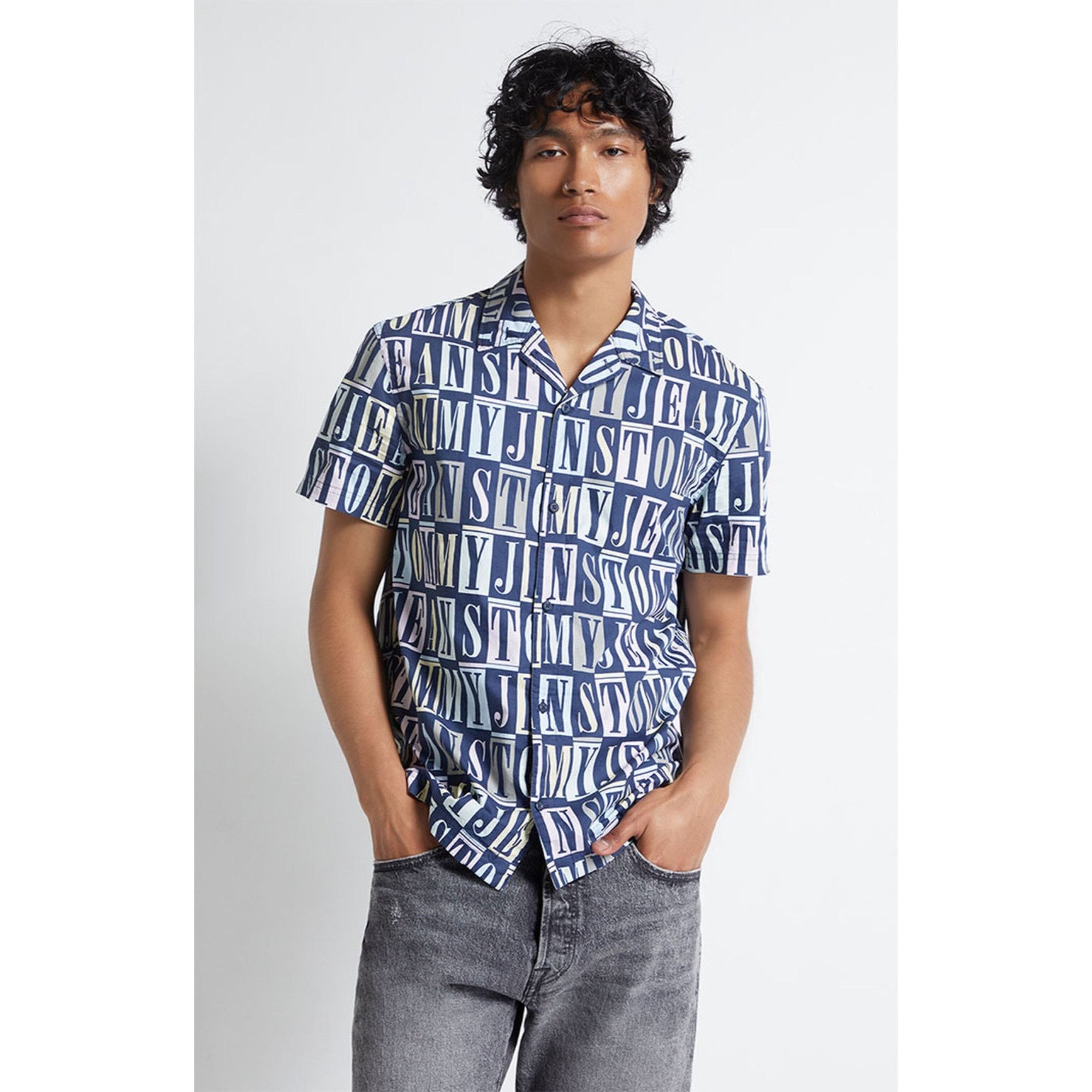 Tommy Hilfiger Vintage Tommy Hilfiger Jeans Short Sleeve Button Up Shirt - Size US XXL / EU 58 / 5 - 1 Thumbnail