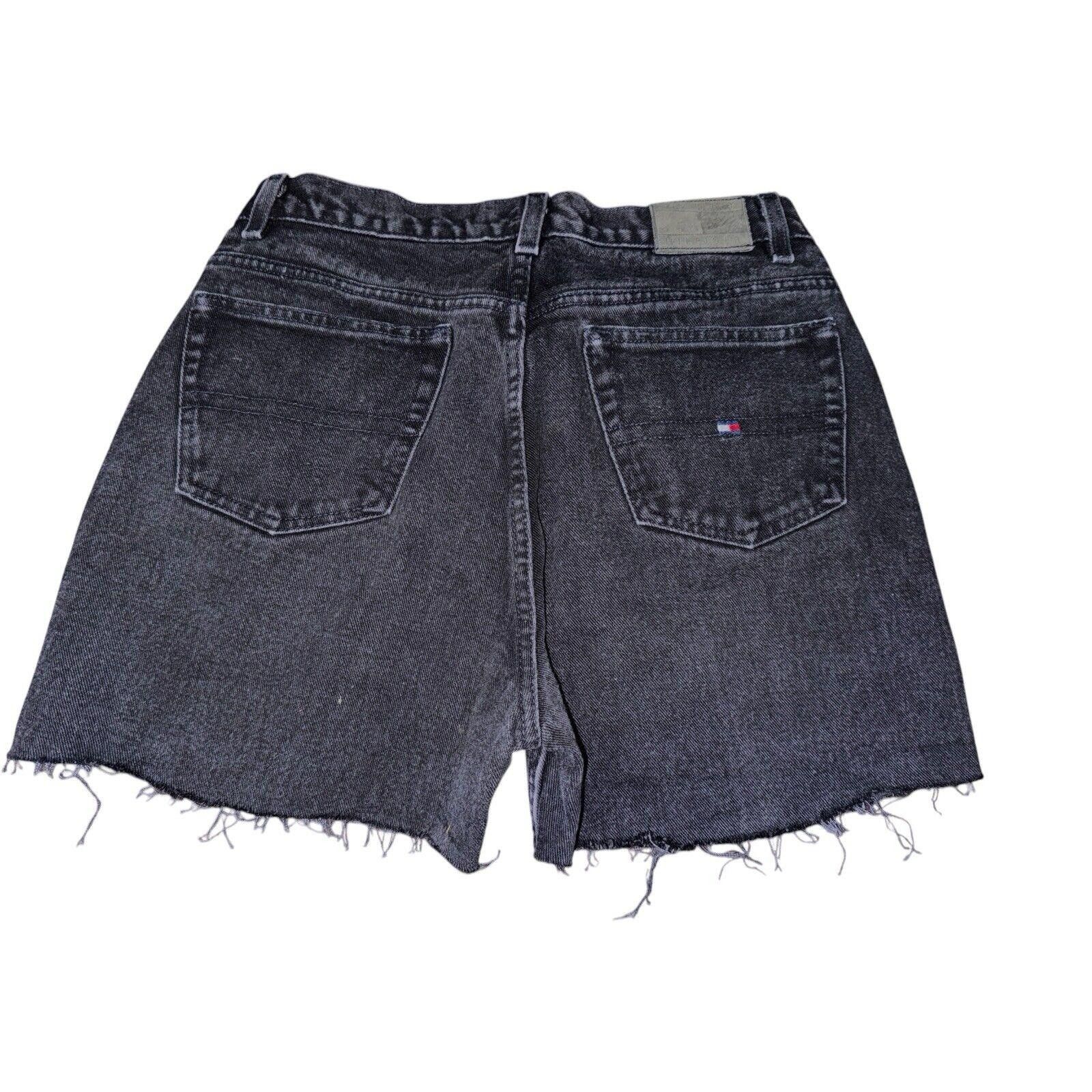 Tommy Hilfiger Vtg Tommy Hilfiger Black Denim Flag Logo Cut Off Shorts 10 Size 32" / US 10 / IT 46 - 2 Thumbnail