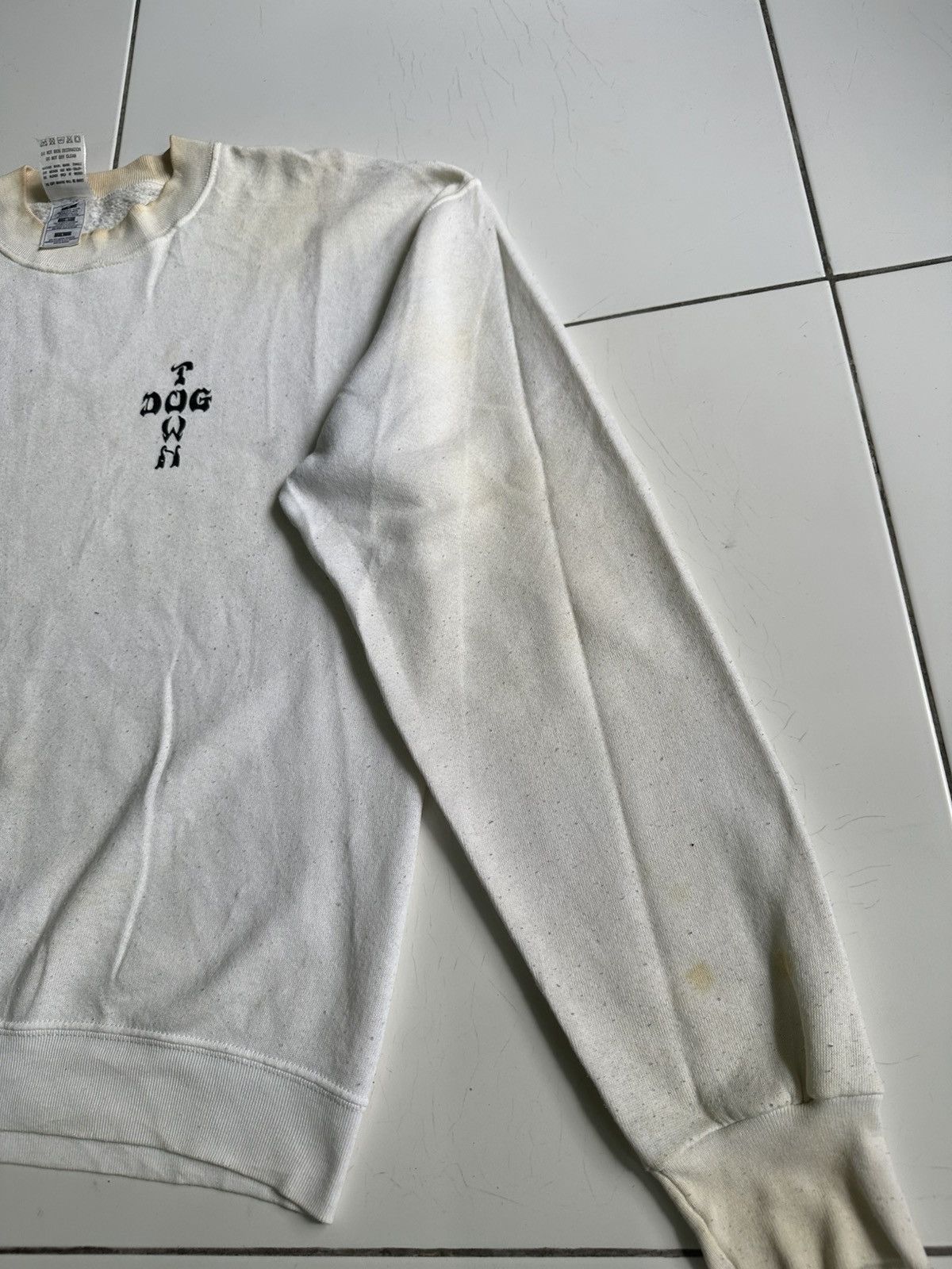 Fruit Of The Loom Vintage 90s Dog Town Skull stain White Crewneck Size US L / EU 52-54 / 3 - 6 Thumbnail