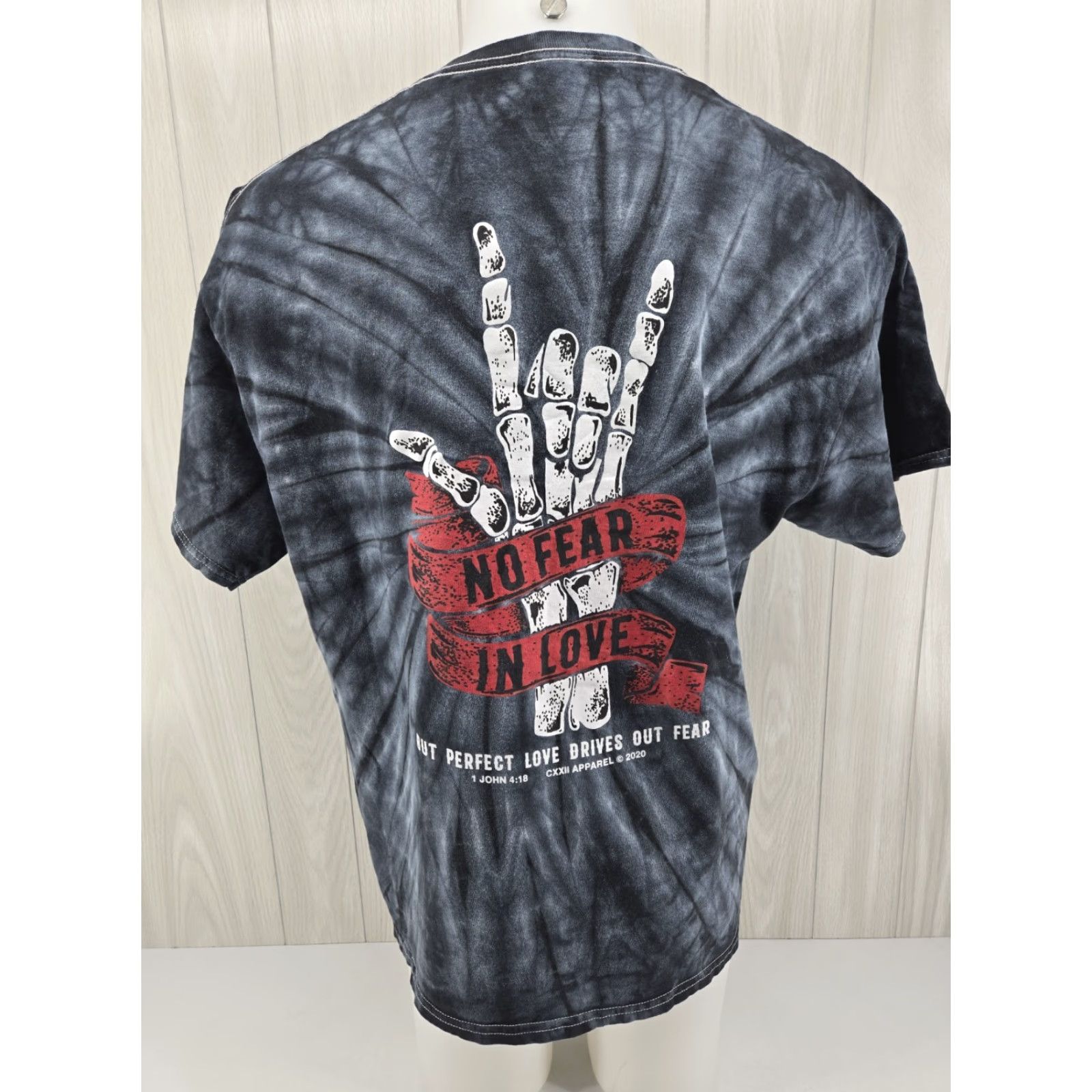 No Fear CXXII There Is No Fear in Love Perfect Love Drives Out Fear John 4:18 Tie Dye Shirt XL Multicolor Short Sleeve T-Shirt Adults Mens Size US XL / EU 56 / 4 - 2 Thumbnail