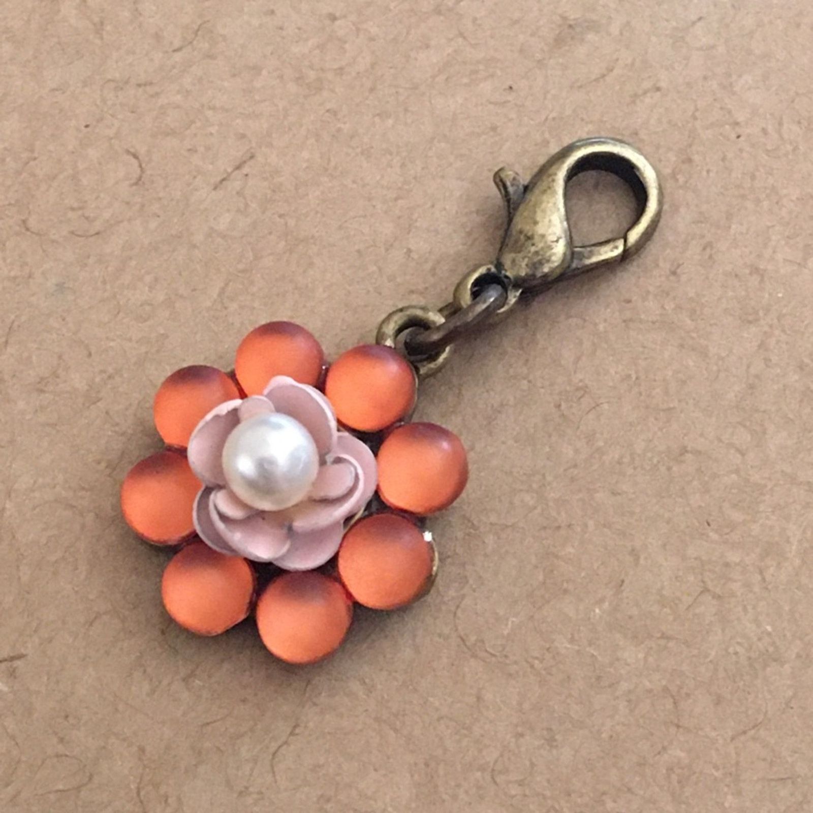 Jewelry Brass tone setting cabochon flower charm Size ONE SIZE - 1 Thumbnail