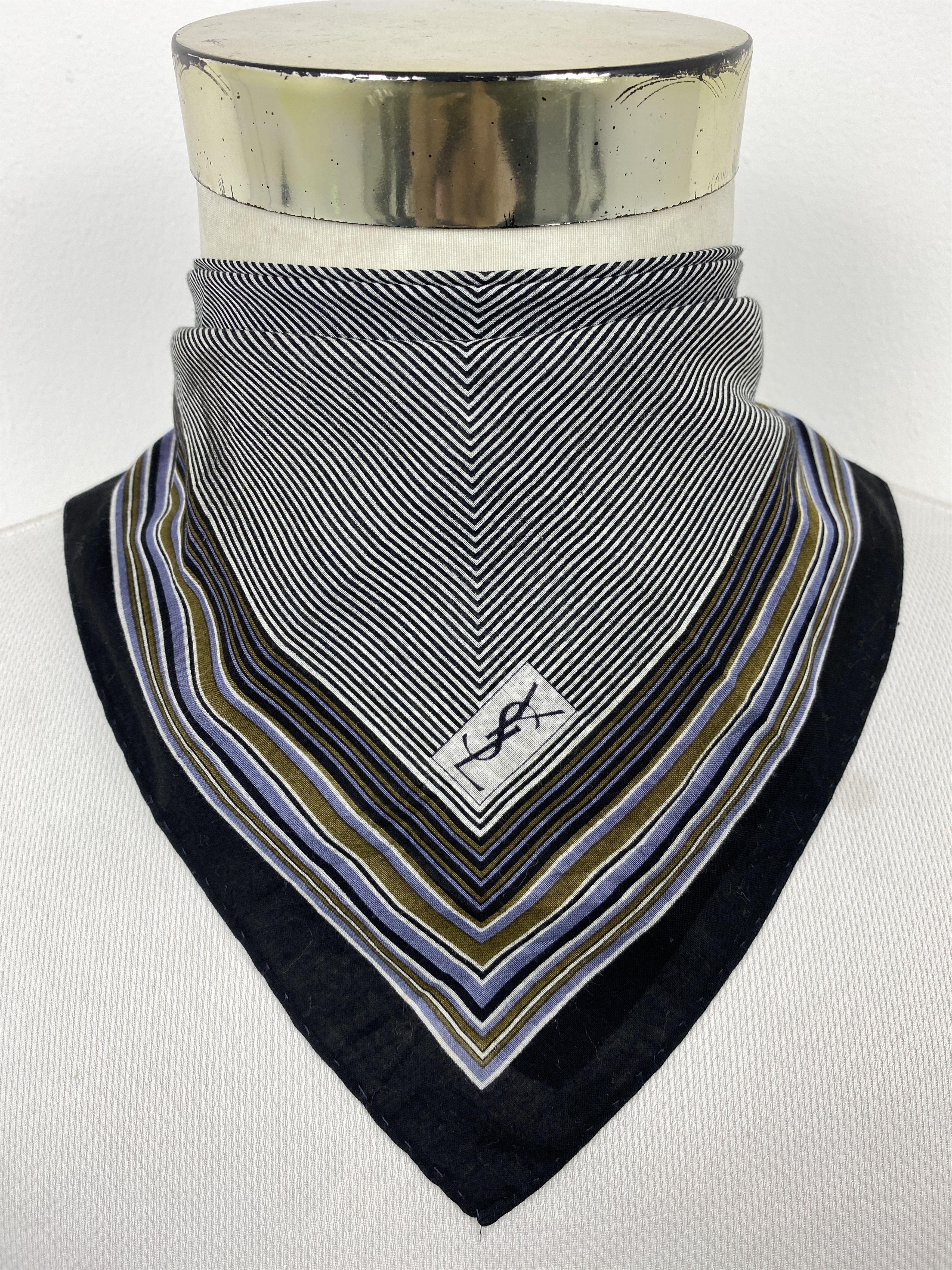 Yves Saint Laurent Yves Saint Laurent Handkerchief / Neckerchief KT0293 Size ONE SIZE - 1 Thumbnail