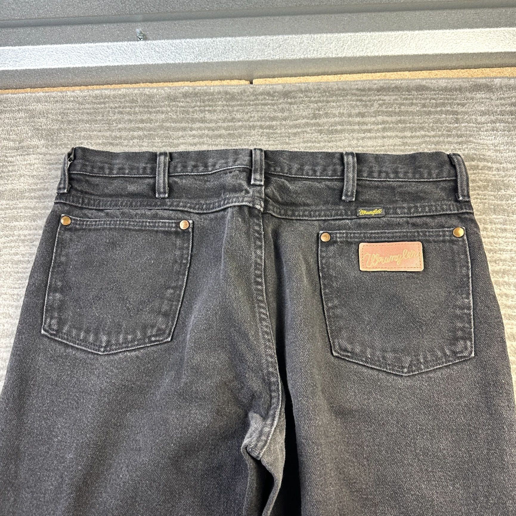 Wrangler VINTAGE Wrangler Jeans Mens 34x30 Black Denim Pants USA Made Jeans 90s Mens Regular 34 30 Black Cotton Denim 5-Pocket Design Button Zip Size US 34 / EU 50 - 4 Thumbnail