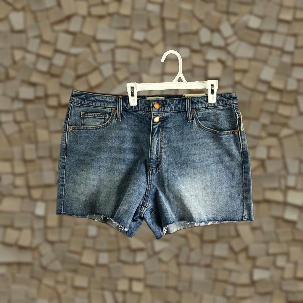Vintage VINTAGE Universal Thread Midi Shorts Womens Size 14 Blue Denim Jean Shorts Size 36" / US 14 / IT 50 - 1 Thumbnail
