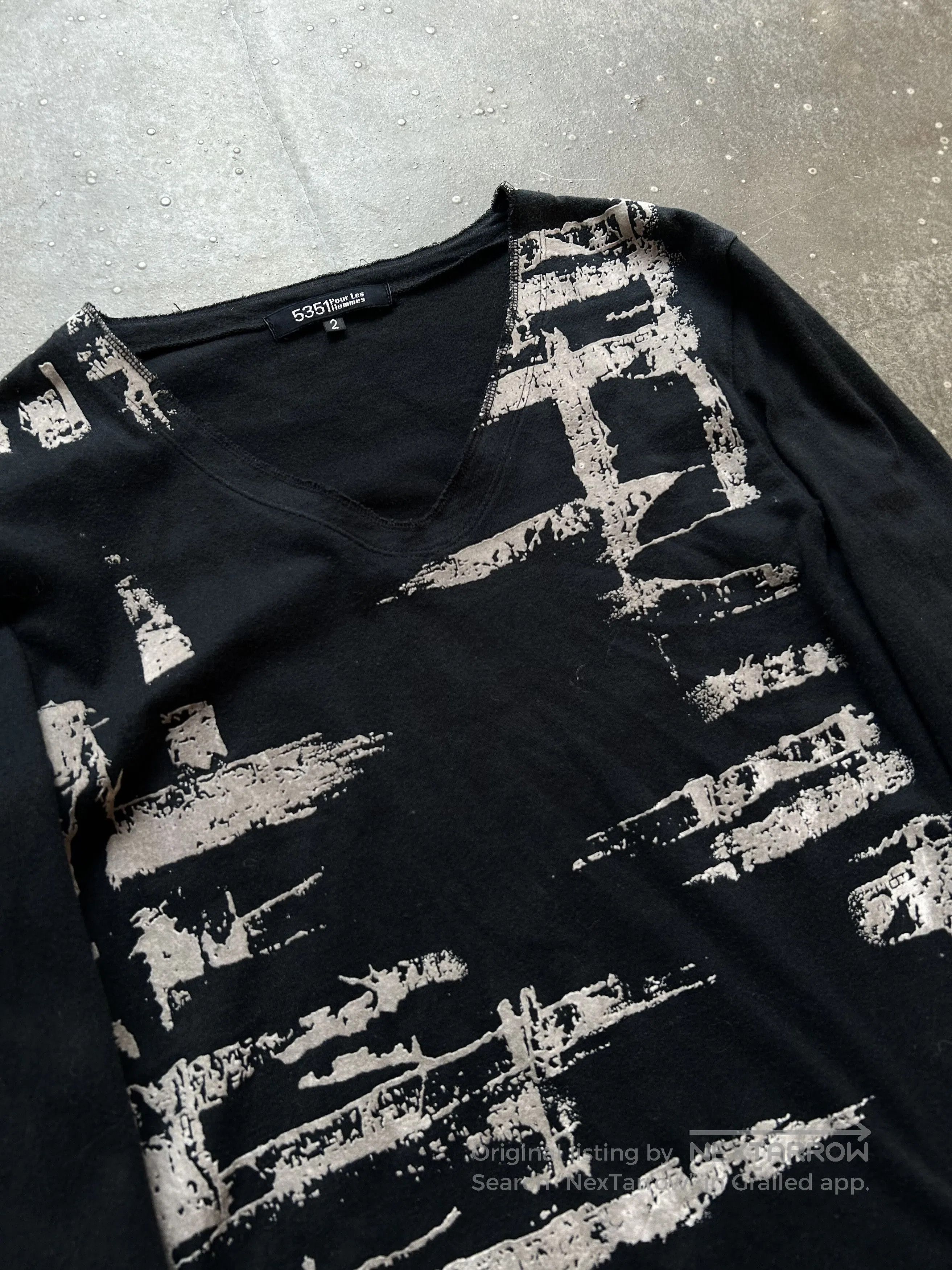 Other black long sleeve graphic top. Size US M / EU 48-50 / 2 - 2 Thumbnail