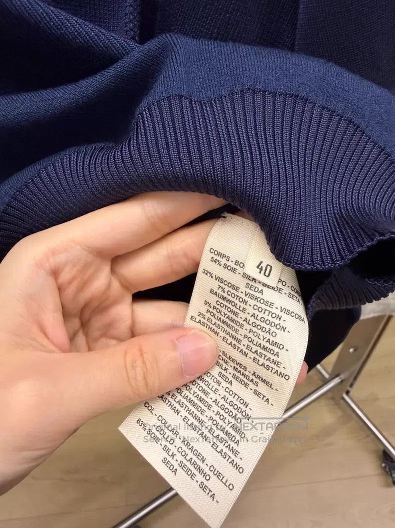 Hermes Hermes V-Neck Subtle Patterned Silk Long Sleeve - Silk Size S / US 4 / IT 40 - 4 Thumbnail