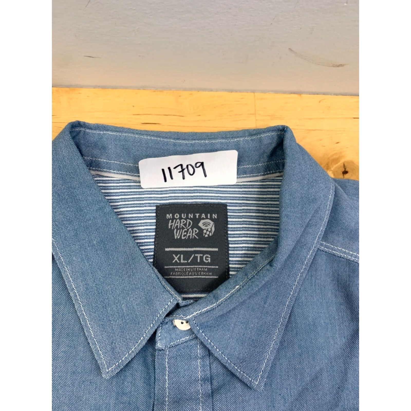 Mountain Hardwear Mountain Hardwear Button Up Shirt Mens XL Blue Casual Short Sleeve Shirt Casual Travel Workwear Outdoor Pockets 11709 Size US XL / EU 56 / 4 - 2 Thumbnail