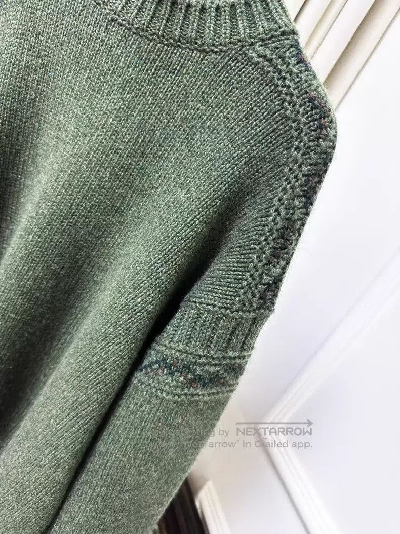 Loro Piana Loro Piana Carezza olive green round neck cashmere sweater Size L / US 10 / IT 46 - 2 Thumbnail