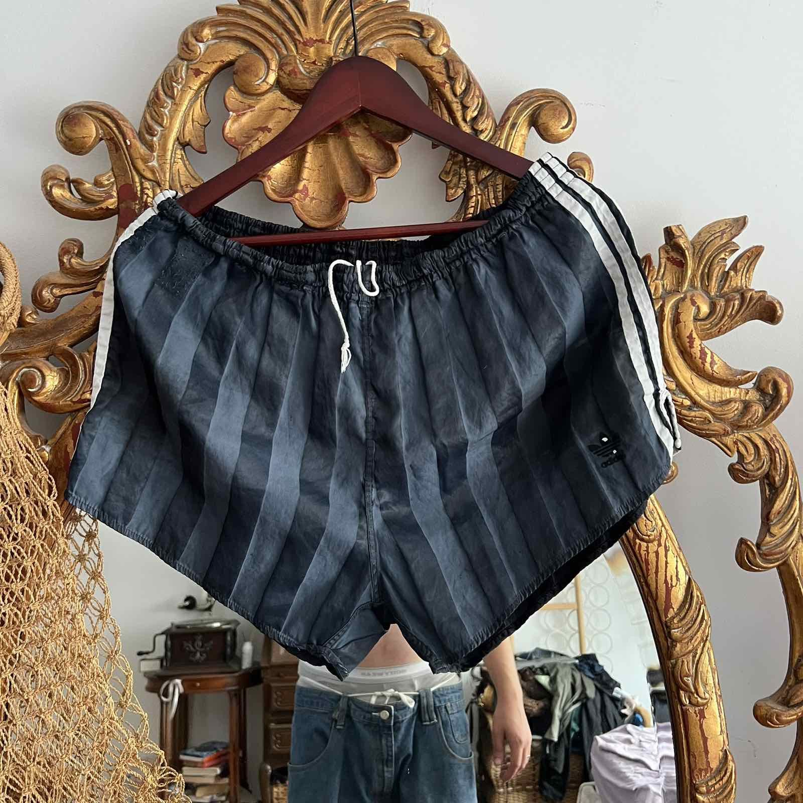 Vintage VINTAGE Black adidas Men's Shorts Athletic Casual Sz XL Size US 36 / EU 52 - 1 Thumbnail