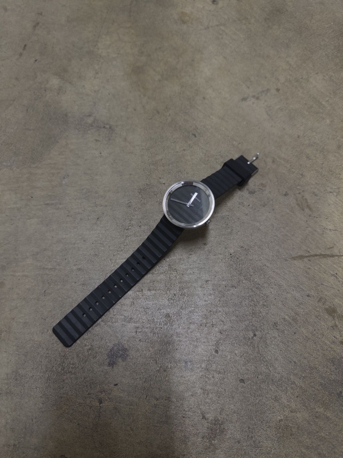 Issey Miyake Issey Miyake “PLEASE” Watch Size ONE SIZE - 1 Thumbnail