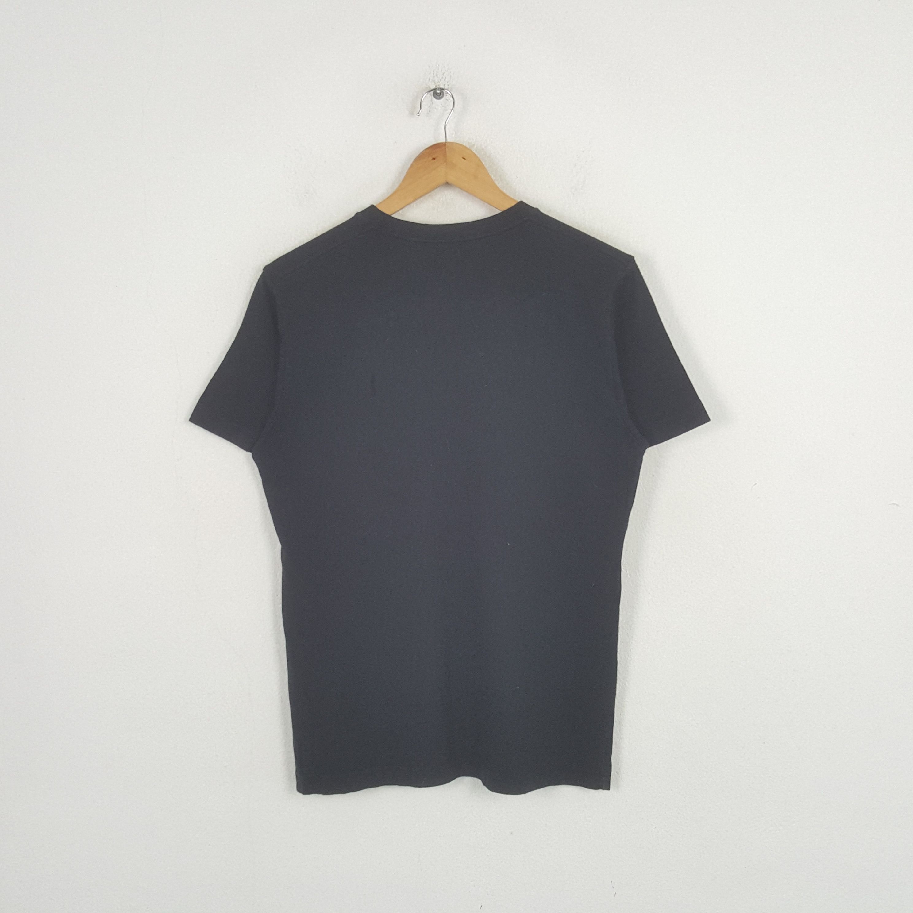 Mickey Mouse Vintage Uniqlo Mickey Kevin Tyons Cartoon Tshirt RR18 Size US M / EU 48-50 / 2 - 3 Thumbnail