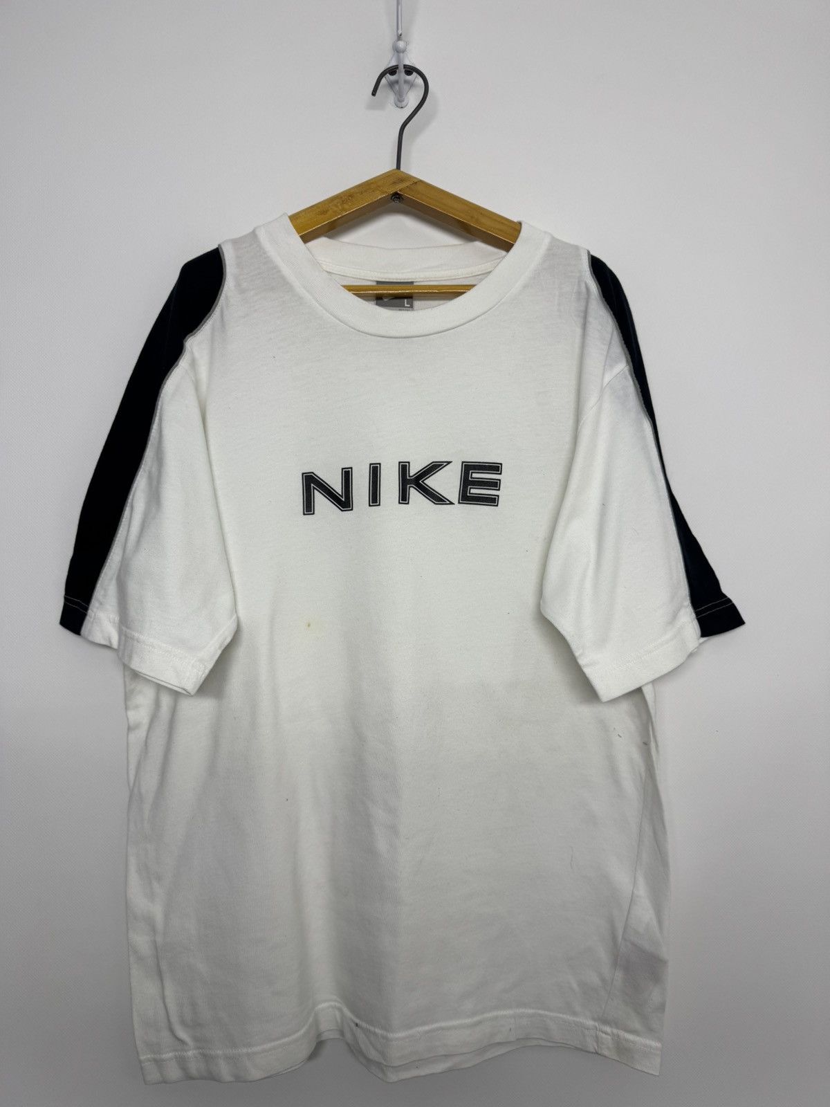 Nike Vintage Y2k Nike Big Logo Swoosh T-Shirt Size US L / EU 52-54 / 3 - 3 Thumbnail