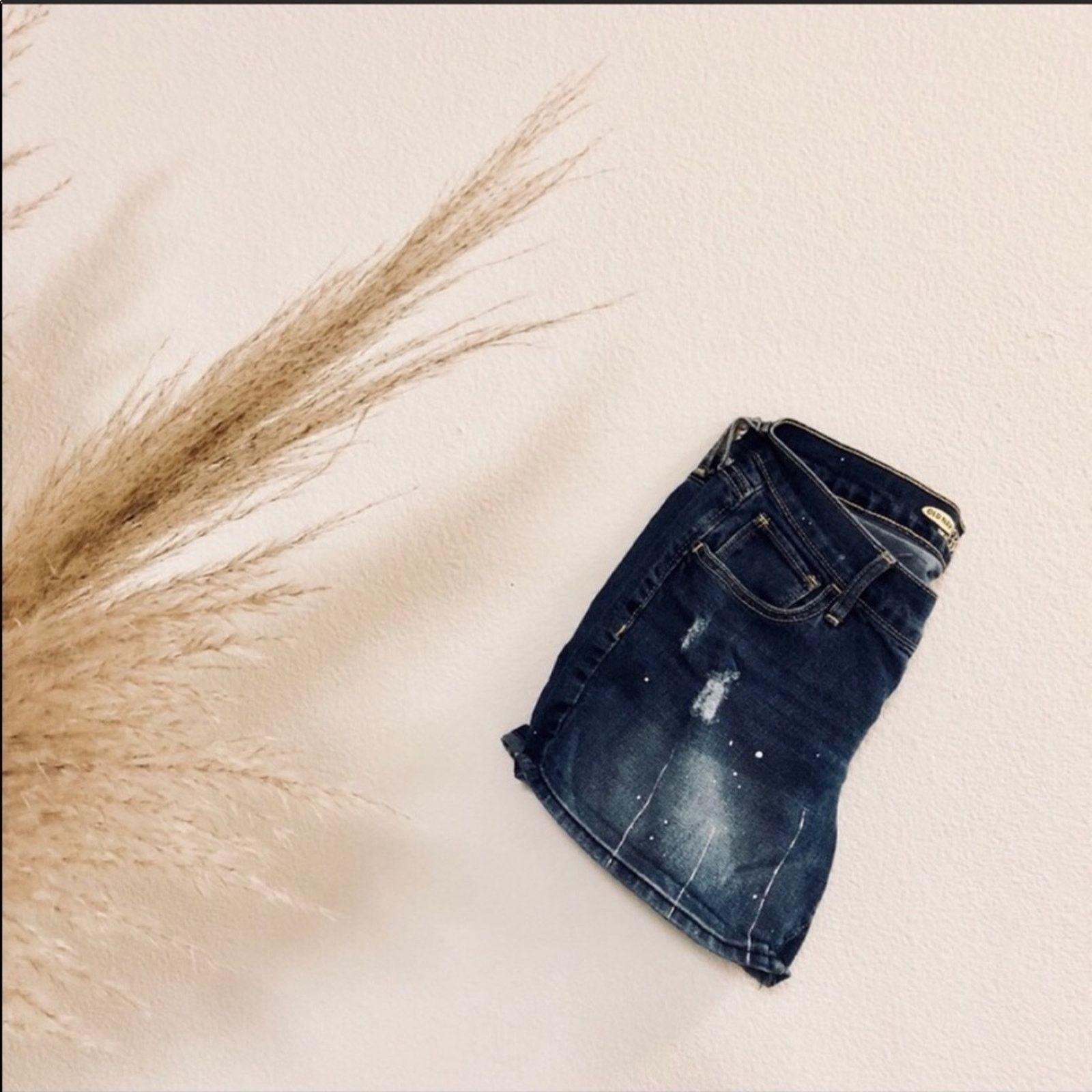 Old Navy OLD NAVY Dark Blue White Paint Boyfriend Denim Jean Shorts Size 25" / US 0 / IT 36 - 8 Thumbnail
