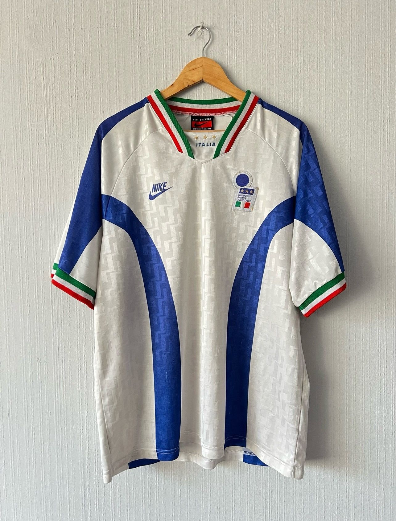 Vintage Vintage 1997 Nike Italy Training Shirt size XL Size US XL / EU 56 / 4 - 1 Thumbnail