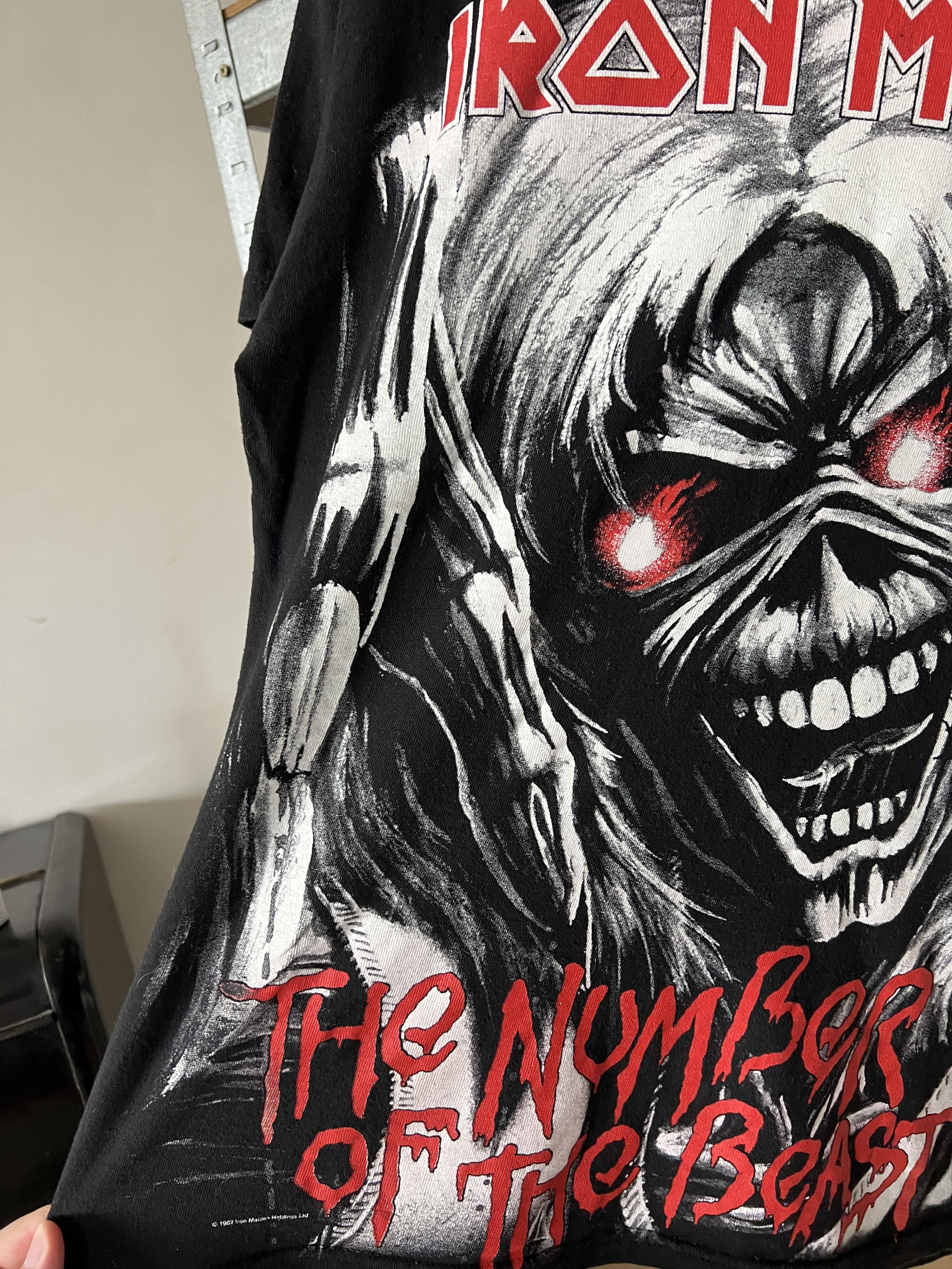 Band Tees Vintage 90s Iron Maiden Rock band 1982 T-shirt Size US M / EU 48-50 / 2 - 10 Thumbnail
