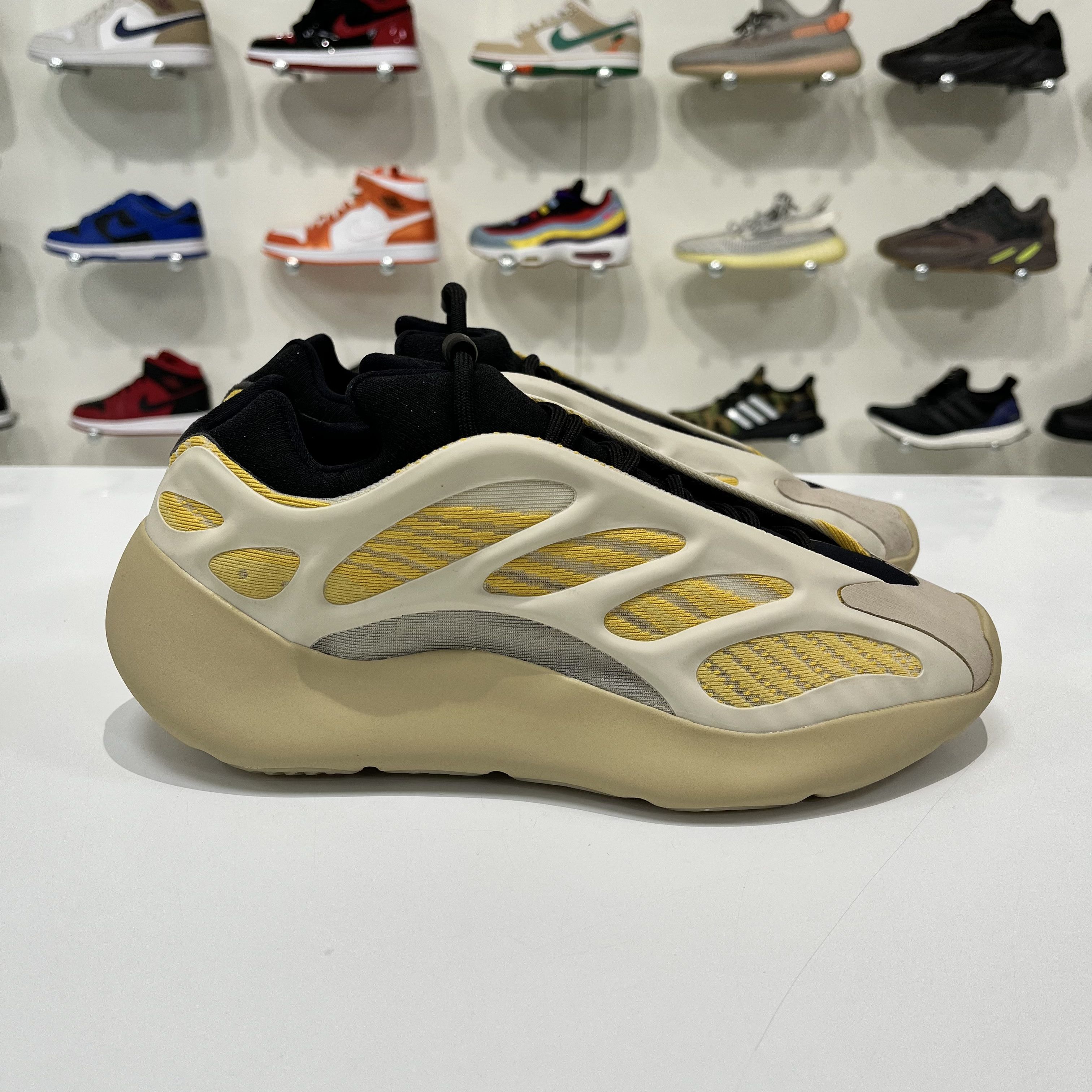 Adidas Adidas Yeezy 700 V3 Safflower Size US 8.5 / EU 41-42 - 7 Thumbnail