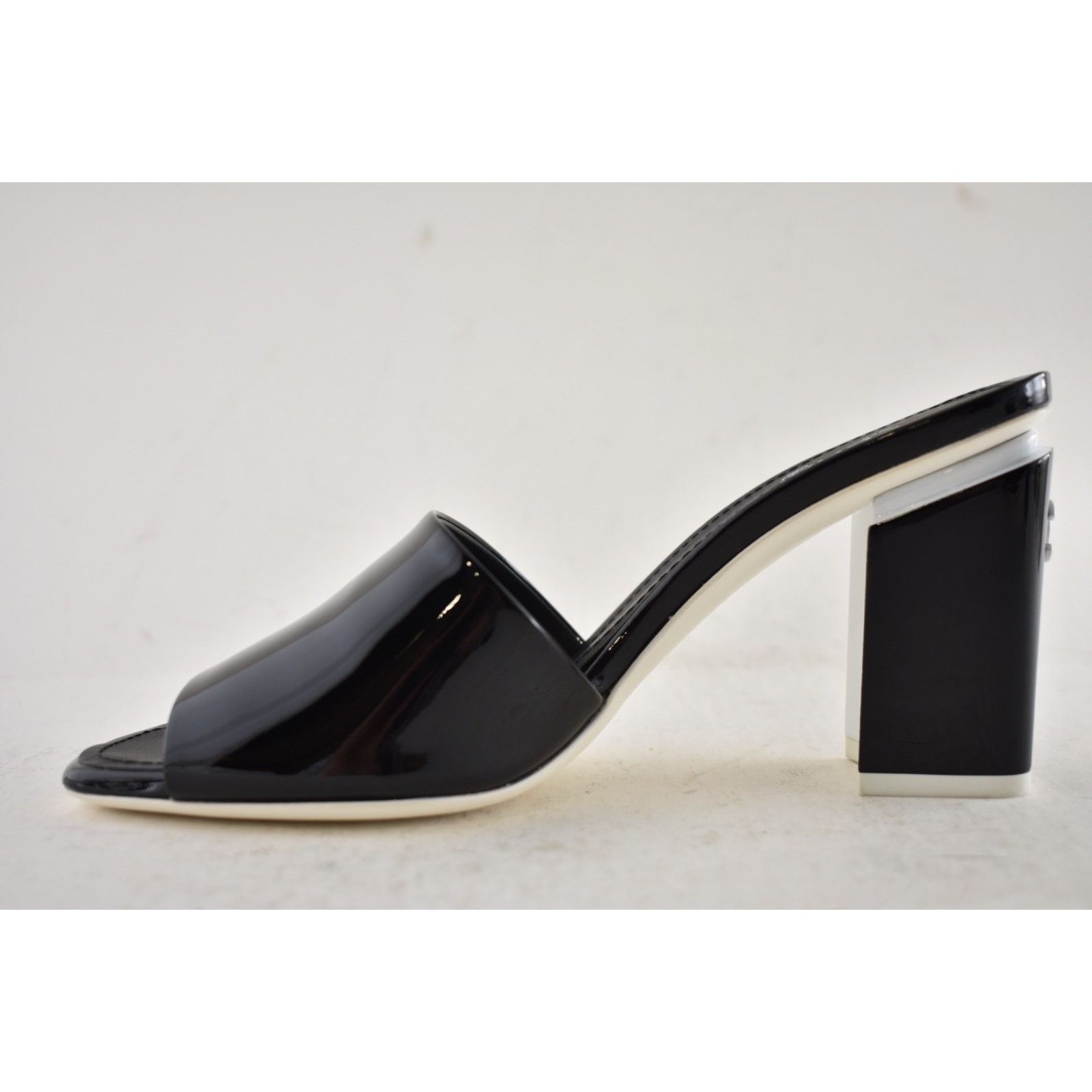 Chanel Patent Calf CC Logo Mule Slide Block Heel Sandal 36.5 Size US 6.5 / IT 36.5 - 8 Thumbnail