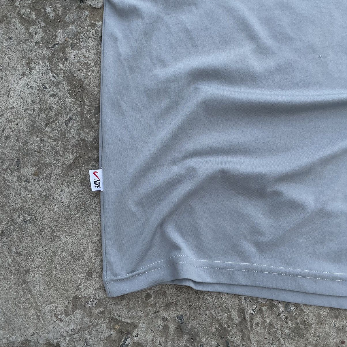 Nike × Vintage Vintage T-shirts Nike Big Logo Centre Logo Y2K 90s Size US XL / EU 56 / 4 - 11 Thumbnail