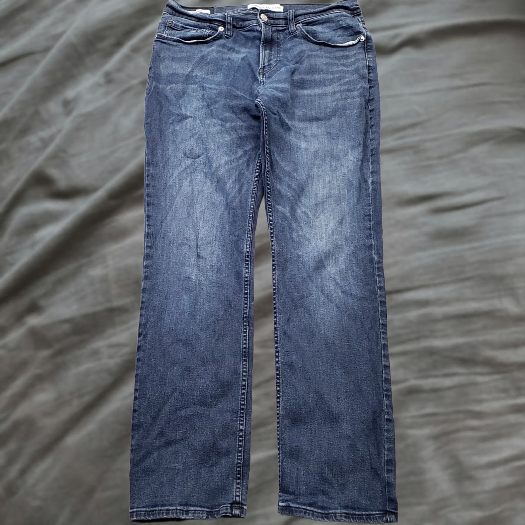 Calvin Klein Calvin Klein Womens Jeans 32 Womens Denim Medium Wash Straight Leg Blue 5-Pocket 32x32 Regular Fit Jeans Size 24" / US 00 / IT 34 - 1 Thumbnail