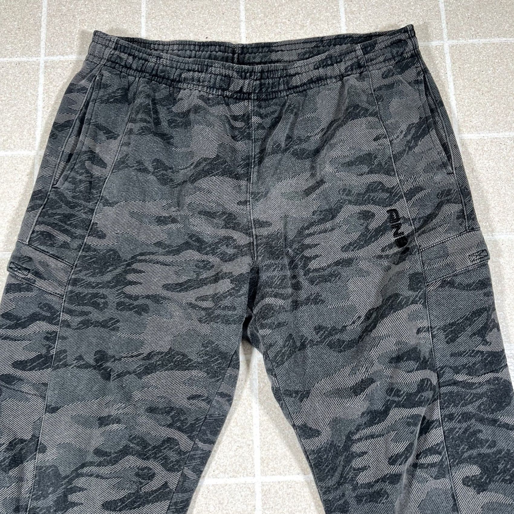 Vintage VTG AND1 Sweatpants Camouflage Baggy Cargo Gray 2XL Mens Hip Hop Grunge Y2K Skate Activewear Pants Size US 39 - 2 Thumbnail