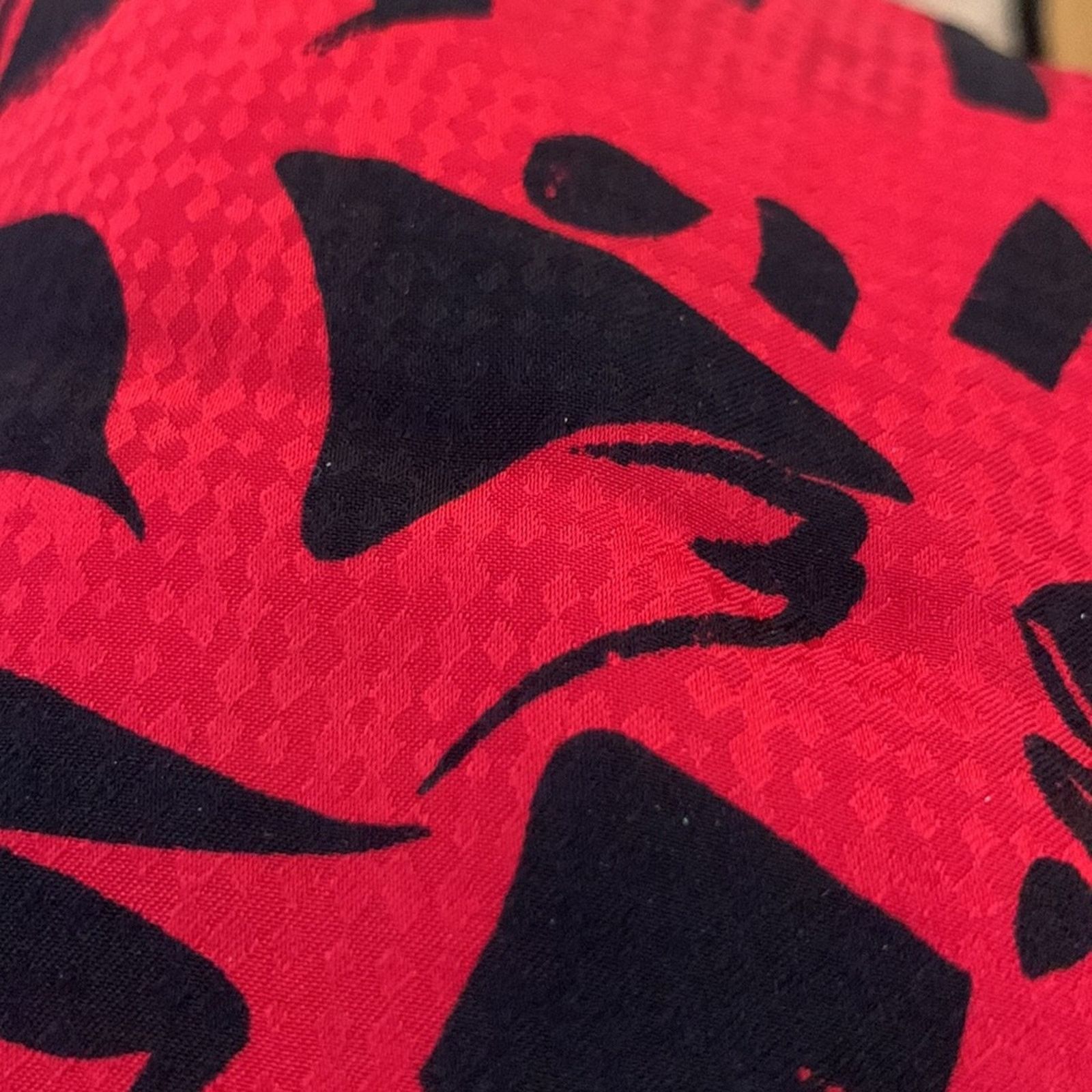 Vintage 80’s Disegni abstract print red and black silk skirt Size 26" / US 2 / IT 38 - 6 Thumbnail