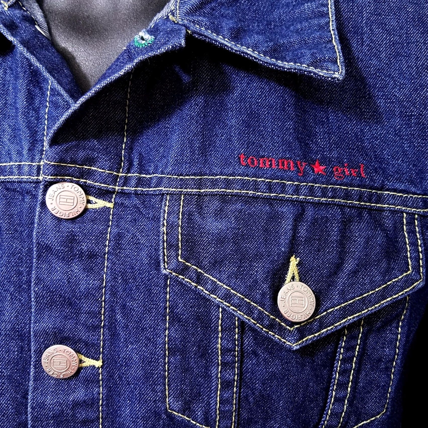 Tommy Hilfiger VINTAGE Tommy Hilfiger Jeans Jacket Denim Trucker 90s Womens Large Size Blue Denim Trucker Jacket Womens Mens Girls Size 36" / US 14 / IT 50 - 4 Thumbnail
