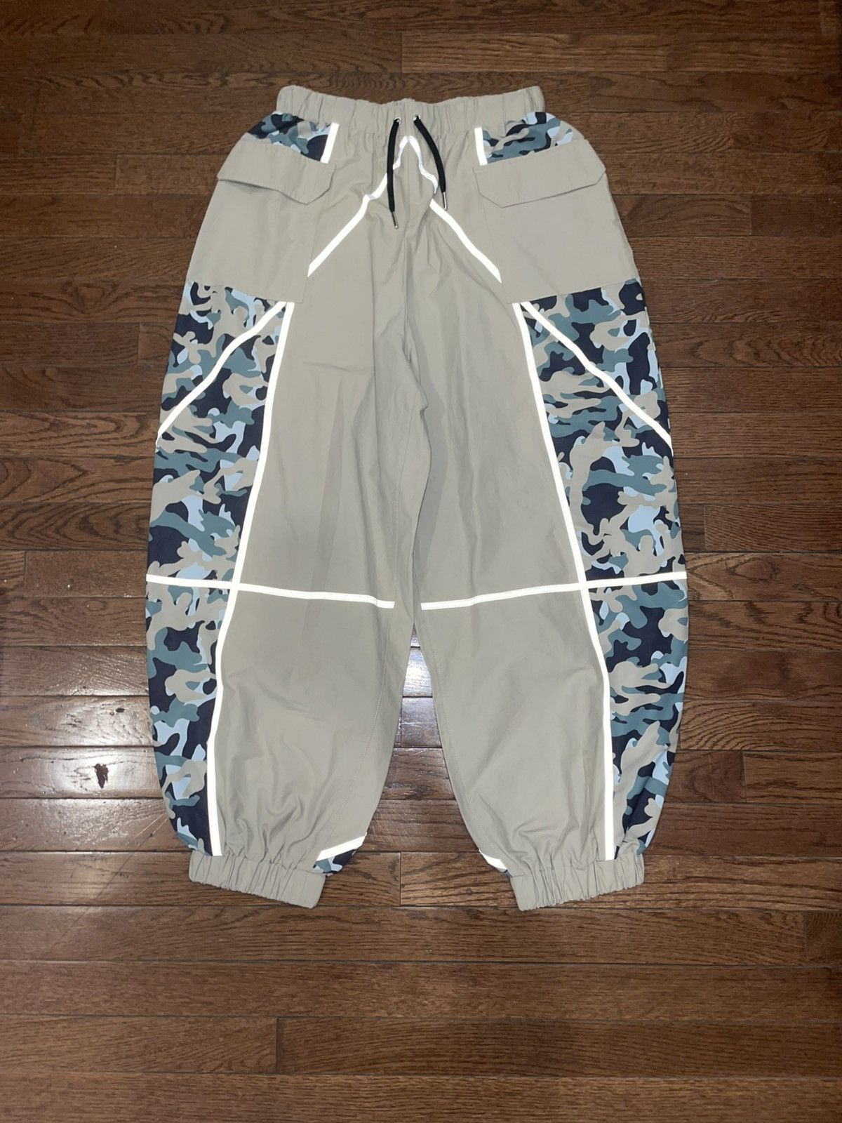 Asos ASOS taupe & camouflage print joggers New w/ Tags Size 30" / US 8 / IT 44 - 1 Thumbnail