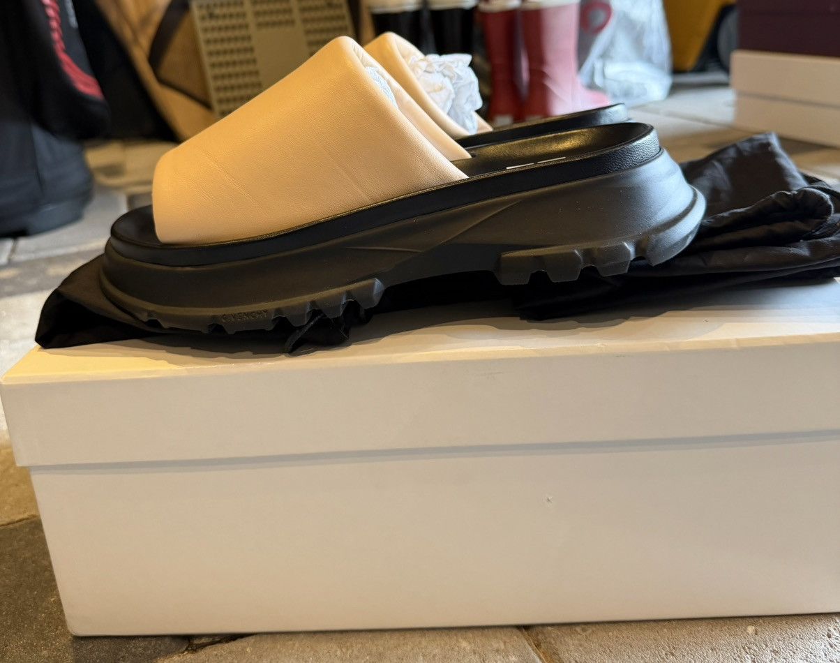 Givenchy FLATS GIVENCHY PLATFORM SLIDES 39 Size US 9 / IT 39 - 1 Thumbnail