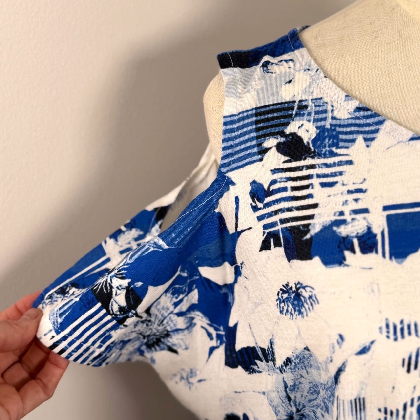 Vintage Chicos Womens One Size Floral Striped Cold Shoulder Knit Cotton Modal Top Blue White Summer Beach Casual Womens Size ONE SIZE - 2 Thumbnail