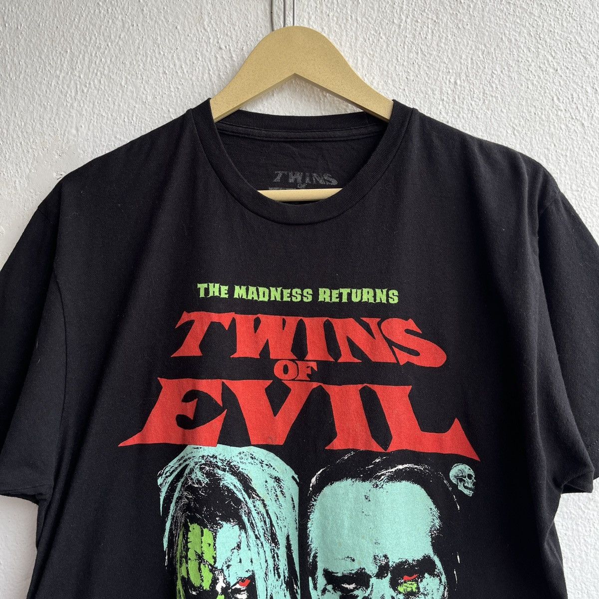 Marilyn Manson TWINS OF EVIL MARILYN MANSON ROB ZOMBIE HELL NEVER DIES TOUR Size US L / EU 52-54 / 3 - 19 Thumbnail