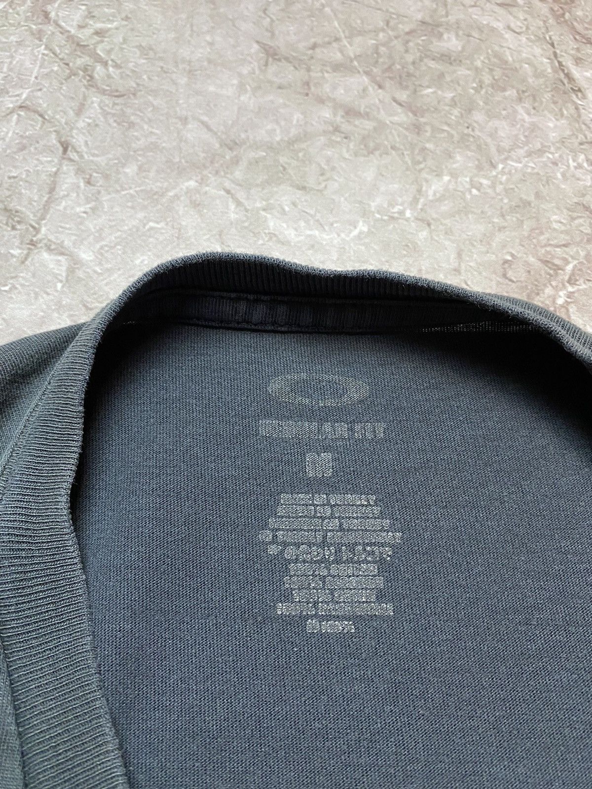 Oakley × Vintage Vintage Oakley T-Shirt Centre Logo Gorpcore Y2K 2000s Size US M / EU 48-50 / 2 - 7 Thumbnail