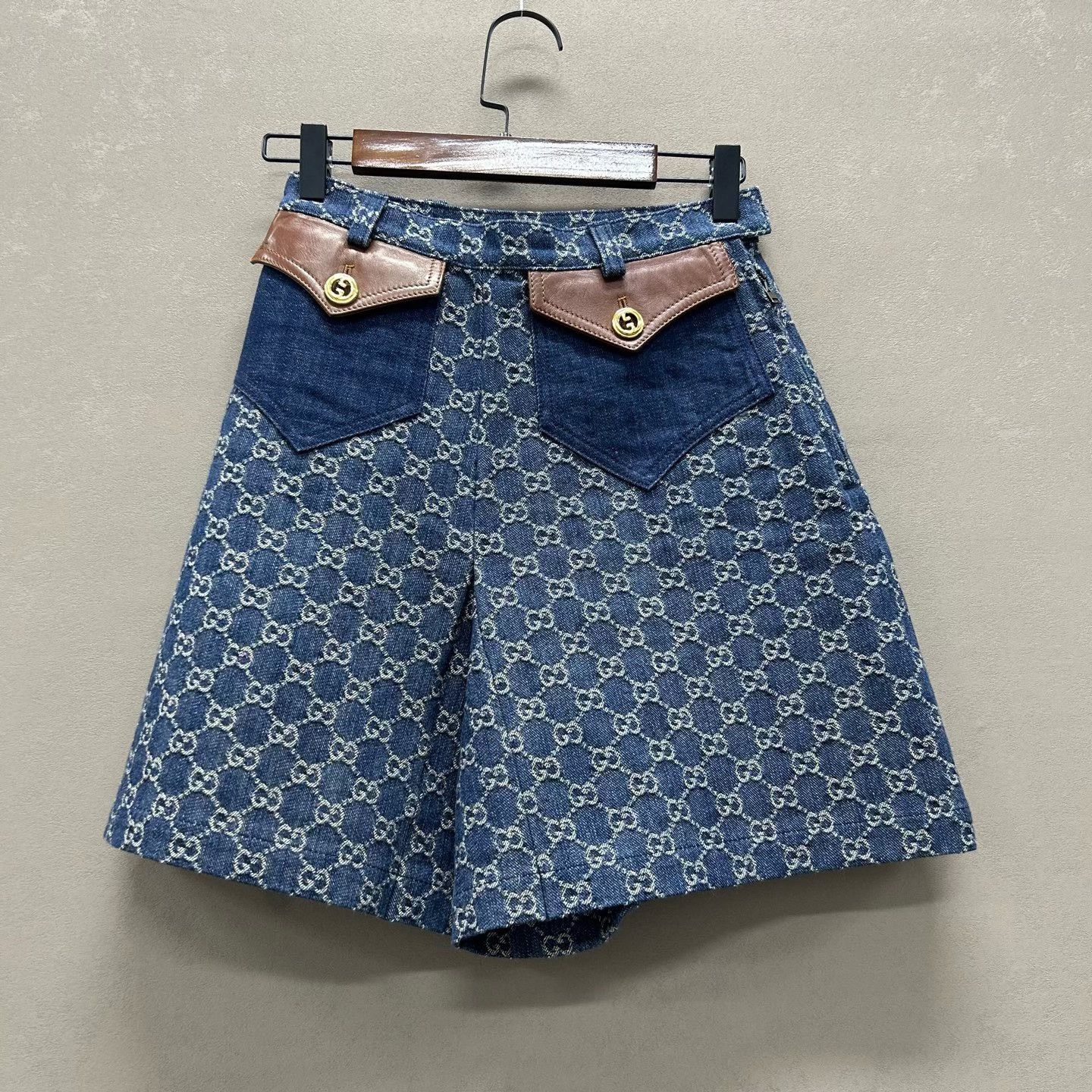 Gucci navy logo patchwork denim shorts Size 40" / US 18 - 1 Thumbnail