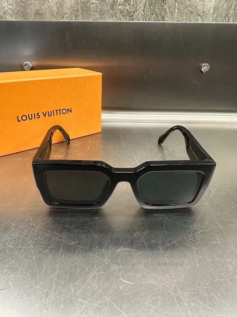 Louis Vuitton Louis Vuitton Square sunglasses with black plate frame Size ONE SIZE - 1 Thumbnail