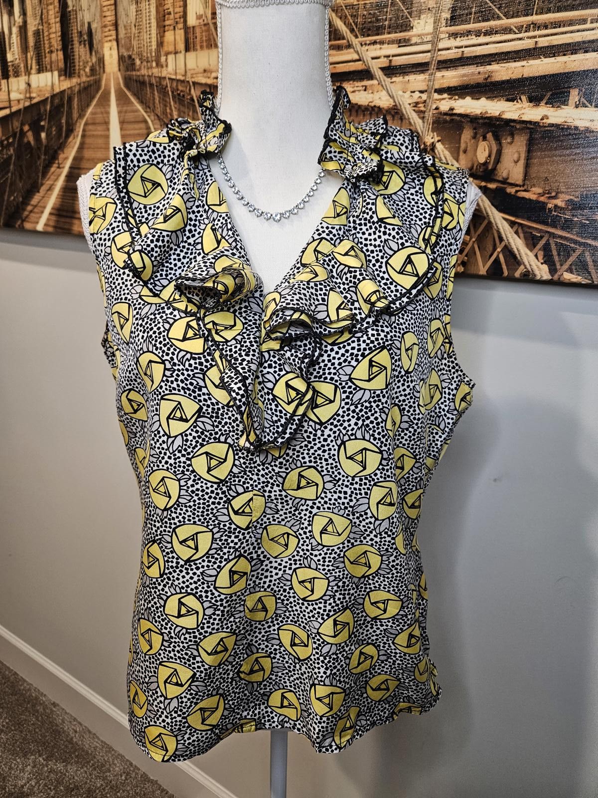 Designer 100% Silk Doncaster Yellow Graphic Ruffle Blouse Size L / US 10 / IT 46 - 1 Thumbnail
