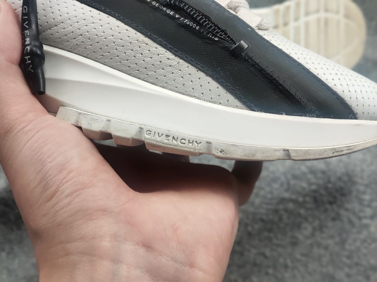 Givenchy Givenchy spectre runner sneakers leather Logo Zip Shoes Size US 8.5 / IT 38.5 - 18 Thumbnail