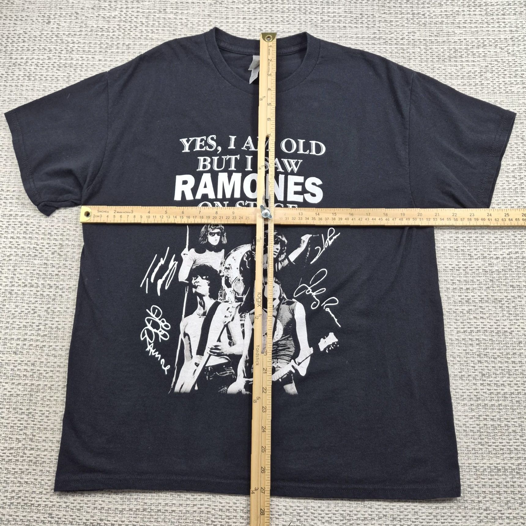 Gildan VINTAGE Ramones Yes I Am Old Shirt Mens Large Black Gildan Rock Band Graphic Tee Size US L / EU 52-54 / 3 - 7 Thumbnail
