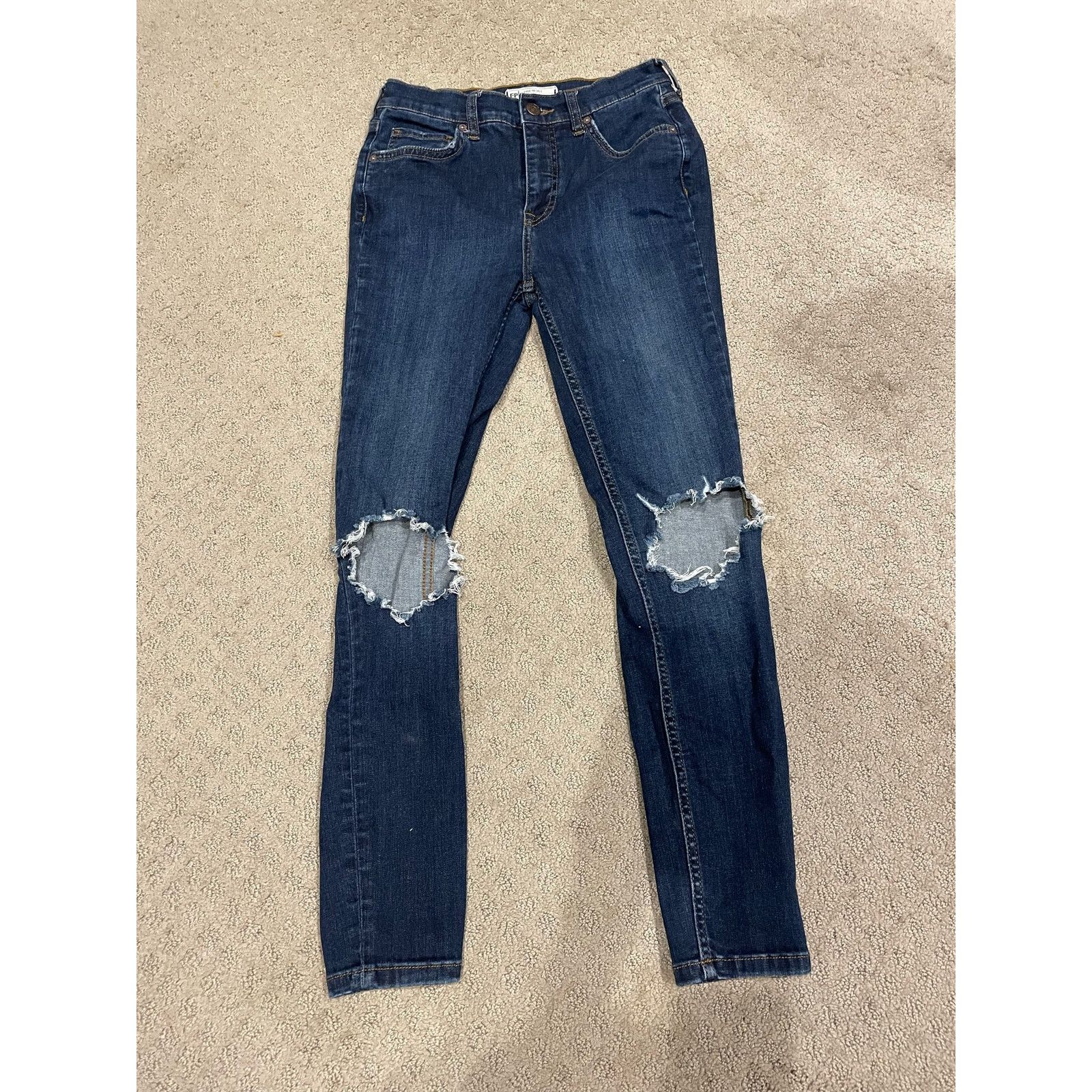 Free People Free People Distressed Skinny Jeans, size 28 Size 28" / US 6 / IT 42 - 7 Thumbnail