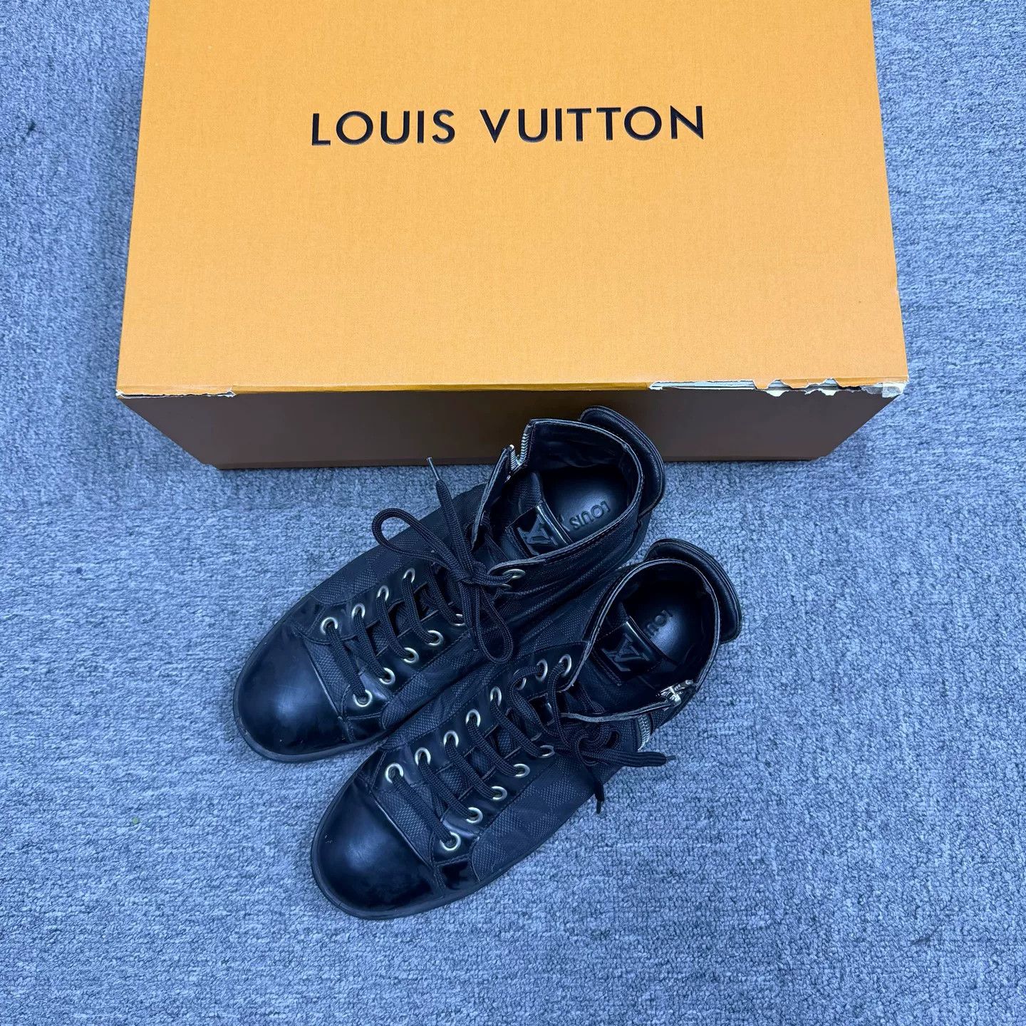 Louis Vuitton Louis Vuitton Leather Black Lowtop Sneakers 5.5 Women Size US 5.5 / IT 35.5 - 1 Thumbnail