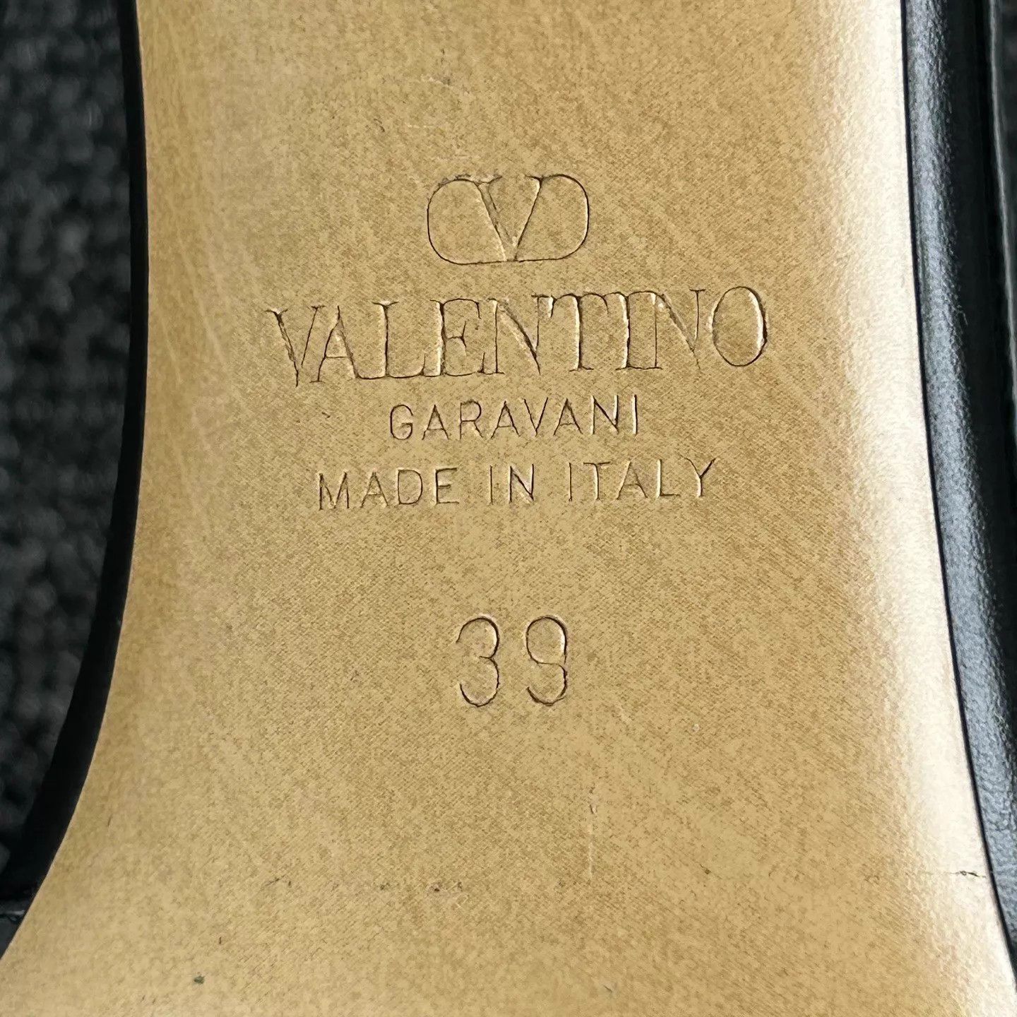 Valentino Valentino Women's Black Pointed Toe Heels 39, Lightly Worn Size US 8.5 / IT 38.5 - 7 Thumbnail