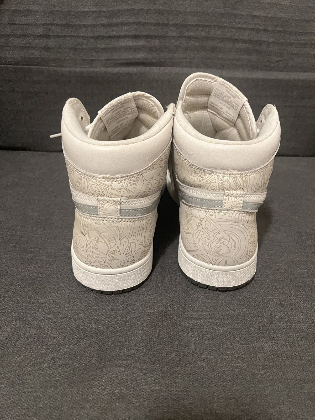 Jordan Brand × Nike Air Jordan 1 Retro High OG ‘Laser’ (2015) Size US 10.5 / EU 43-44 - 4 Thumbnail