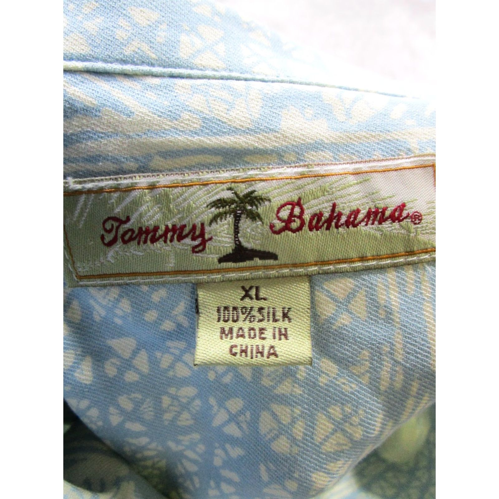 Tommy Bahama Tommy Bahama Shirt Mens XL Blue Silk Button-Up Casual Short Sleeve Collared Knit? No—Silk Button-Up Shirt, Tommy Bahama, Blue, XL, Men, Casual Size US XL / EU 56 / 4 - 3 Thumbnail