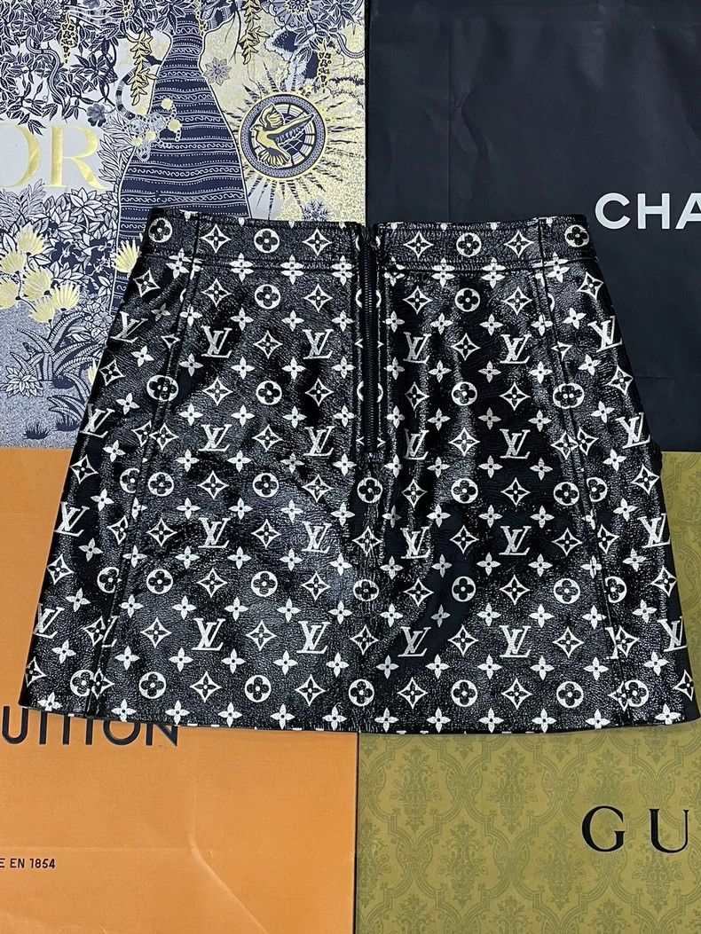 Louis Vuitton Louis Vuitton Black with white presbyopic full logo leathe Size 35" - 3 Thumbnail