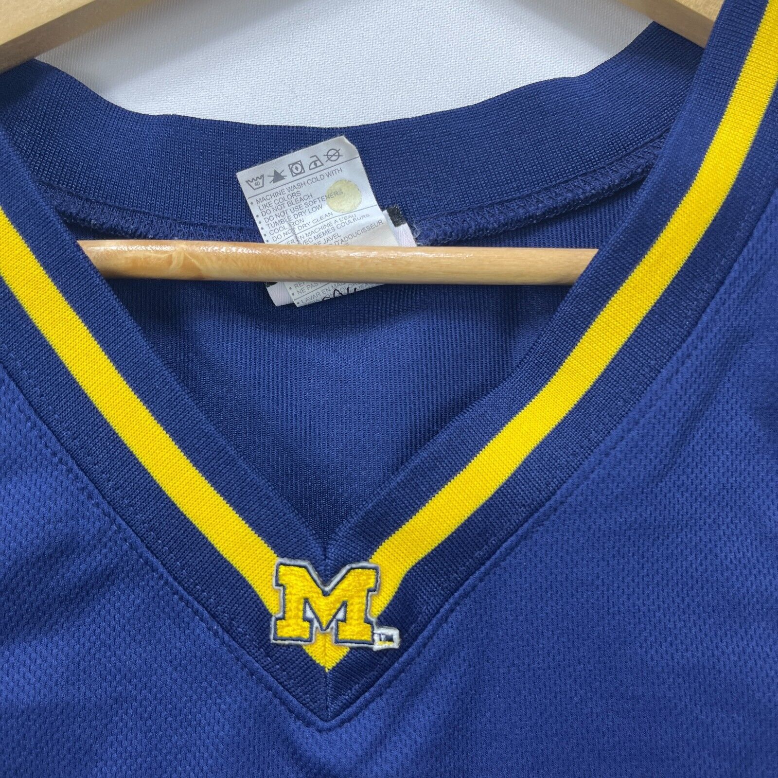 Foot Locker × Vintage Vintage Michigan Wolverines Basketball Jersey XL Size US XL / EU 56 / 4 - 4 Thumbnail
