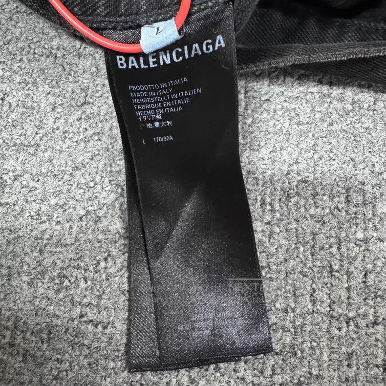 Balenciaga Balenciaga Double B Graffiti Logo Single Breasted Denim Ja Size US L / EU 52-54 / 3 - 7 Thumbnail