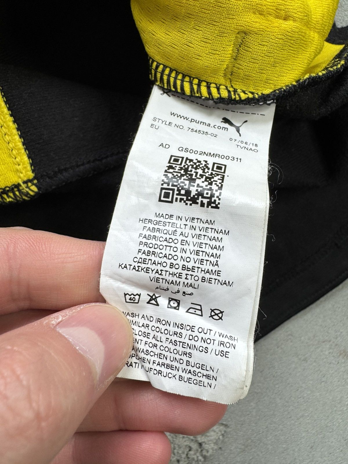Puma × Vintage Vintage puma Borussia Dortmund track jacket size S Size US S / EU 44-46 / 1 - 5 Thumbnail