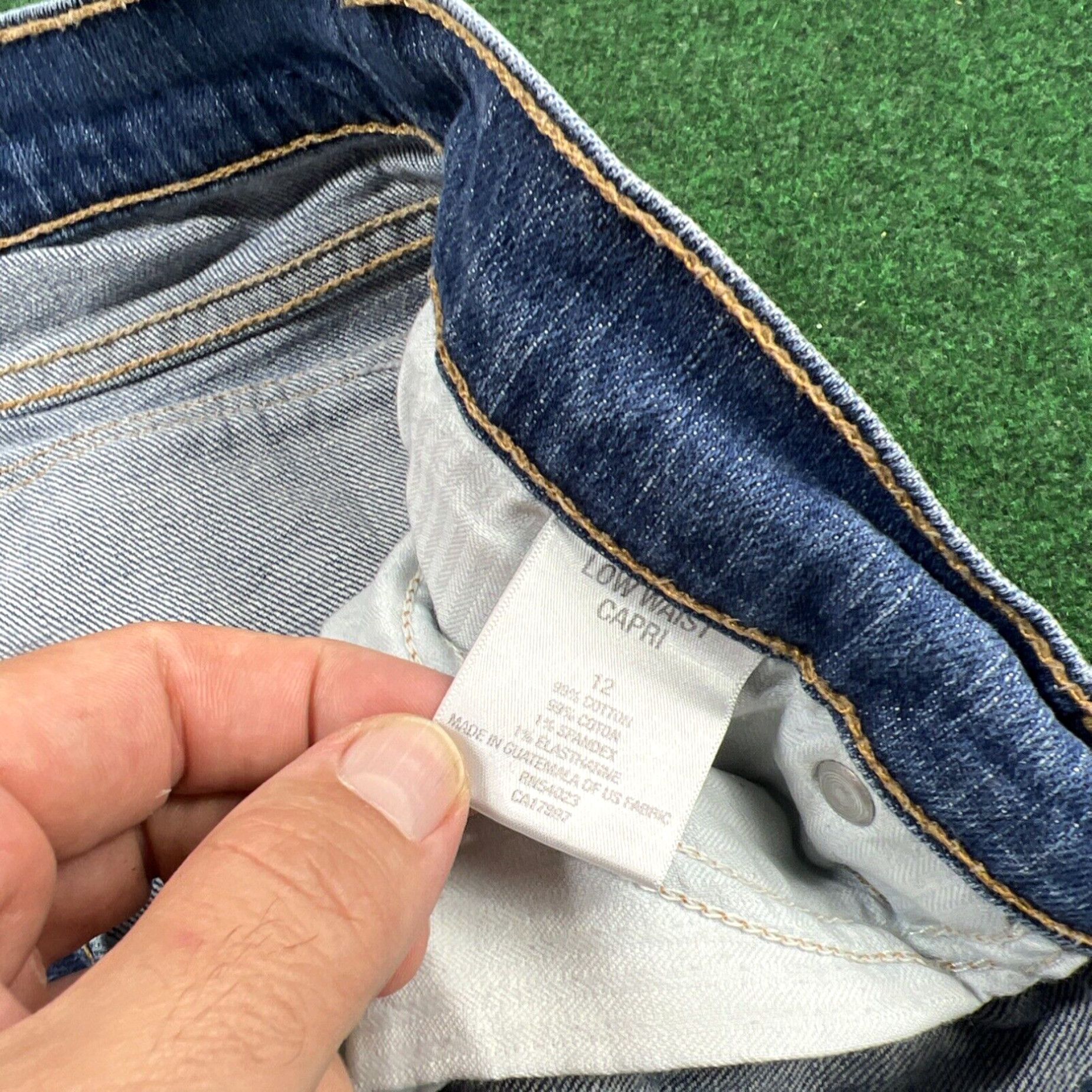 Old Navy Old Navy Capri Jeans 12 Women's Low Waist Stretch Denim Blue 34x22 Size 34" / US 12 / IT 48 - 3 Thumbnail