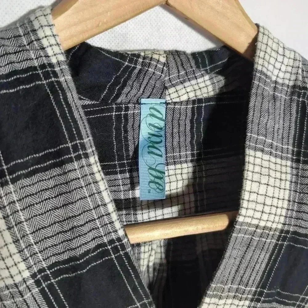 Designer Dina Be Black and white plaid shirt wrap around style sz M Size M / US 6-8 / IT 42-44 - 2 Thumbnail